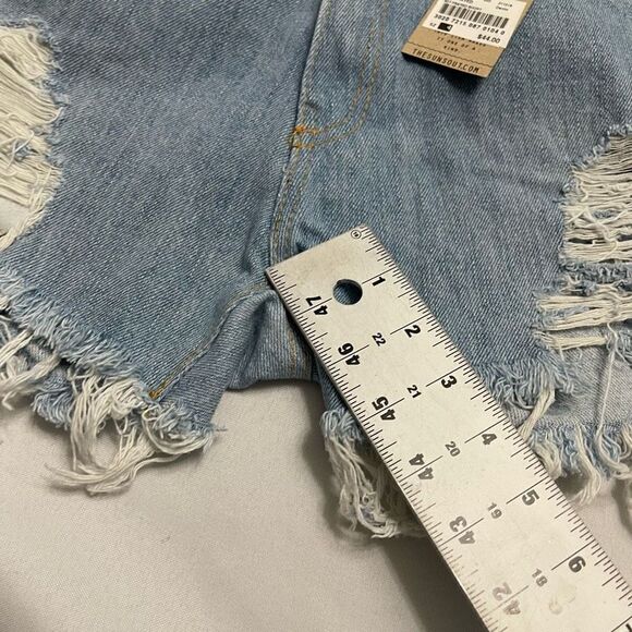 NWT Levi’s 505 507 Frayed Distressed Destroyed Denim Shorts Size 4 30” Waist New - Picture 6 of 11